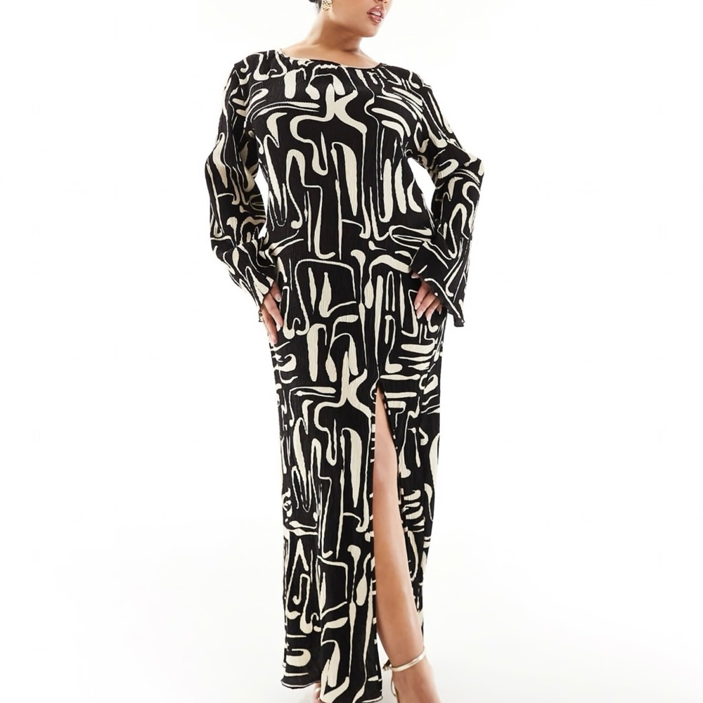 NWT! Plisse abstract print maxi dress